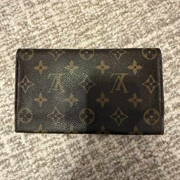 Louis Vuitton Wallet - Picture 2 of 5